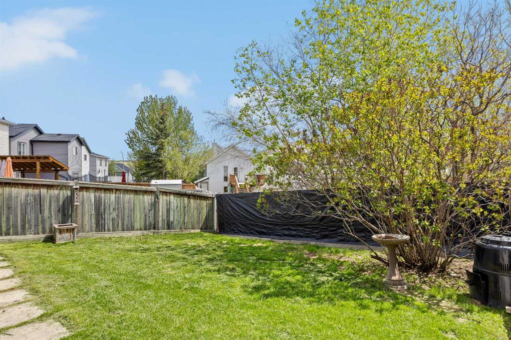 242 Hidden Spring Mews NW photo 3