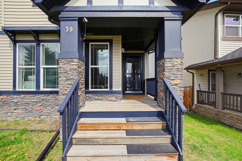 39 Panora Square NW photo 4