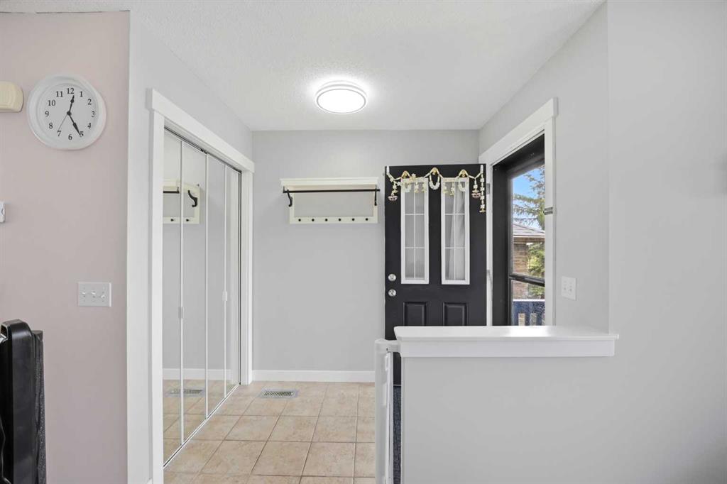 39 Panora Square NW photo 5