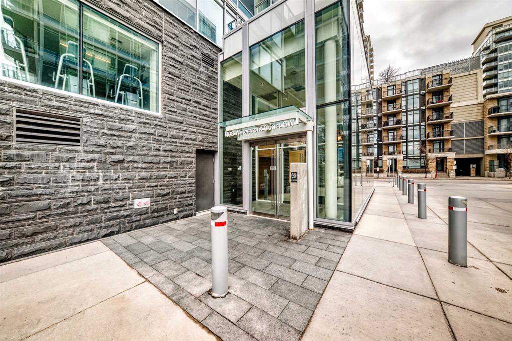 108 Waterfront Court SW #104 photo 3