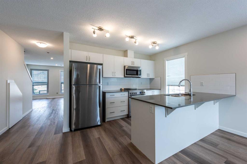 428 Cranbrook Square SE photo 4