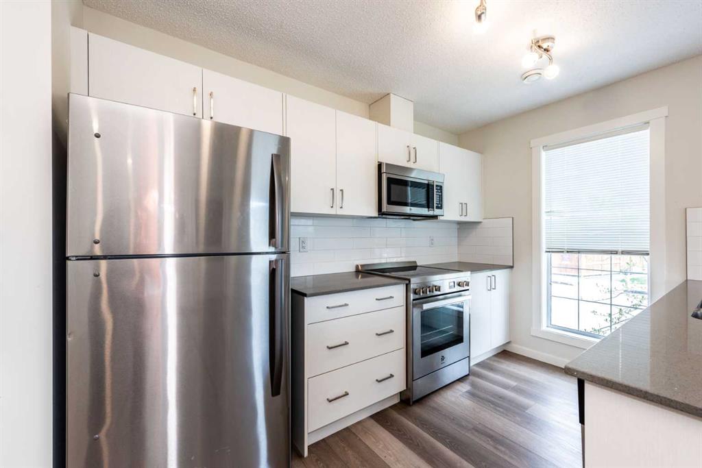 428 Cranbrook Square SE photo 5