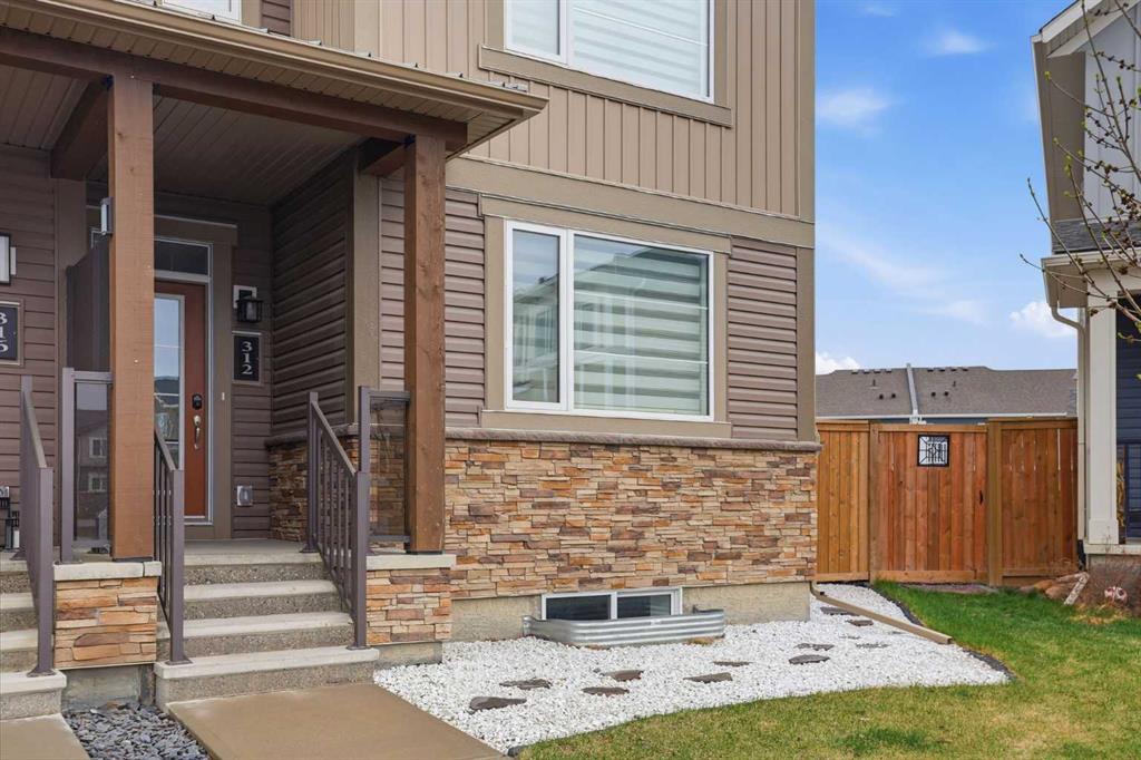 312 Carrington Way NW photo 2