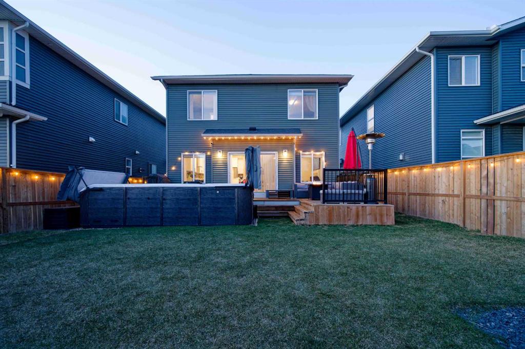 1595 Baywater Street SW photo 3