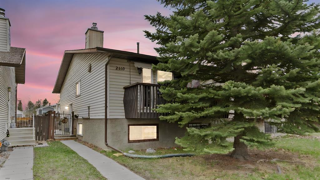 2416 Woodview Drive SW photo 3