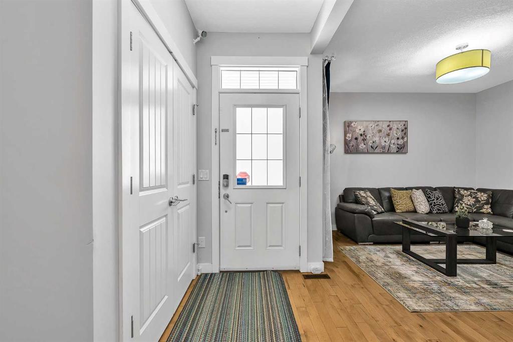 172 Sherwood Square NW photo 3