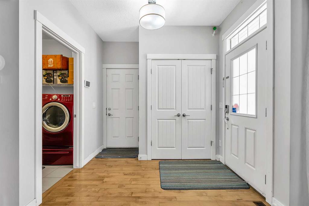172 Sherwood Square NW photo 4