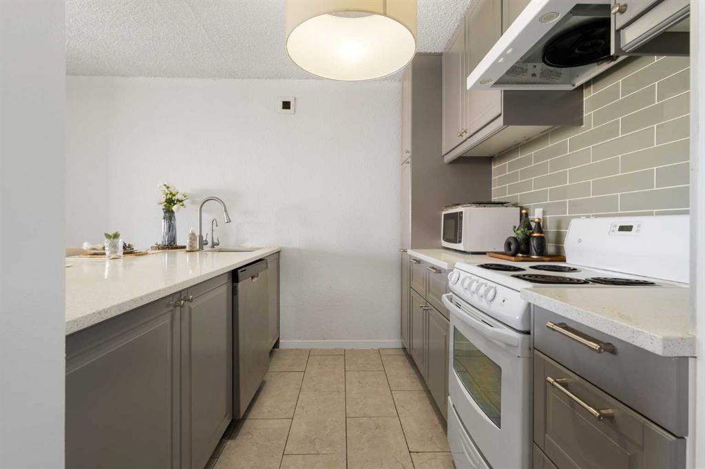 221 6 Avenue SE #1406 photo 2