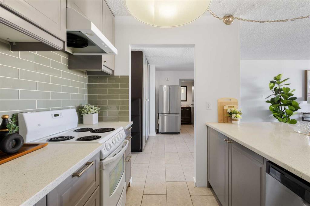 221 6 Avenue SE #1406 photo 4