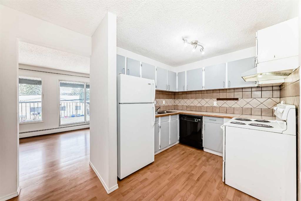 1633 26 Avenue SW #104 photo 4