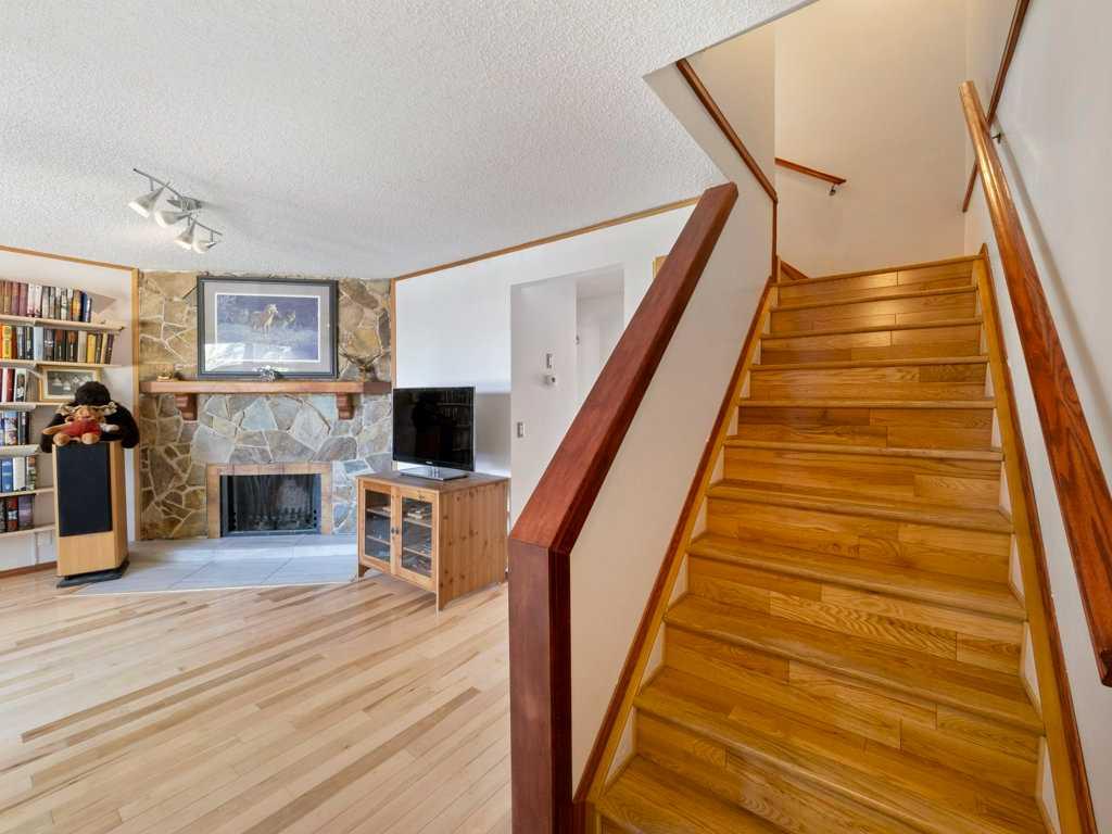 143 Erin Mount Place SE photo 2