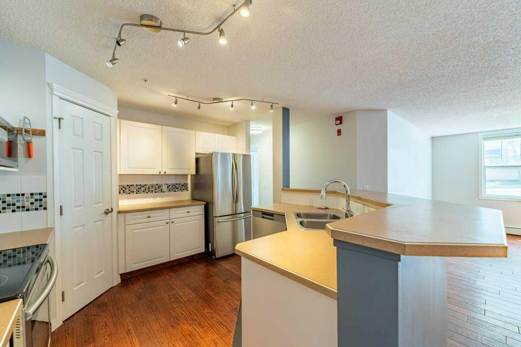 2212 34 Avenue SW #3 photo 3