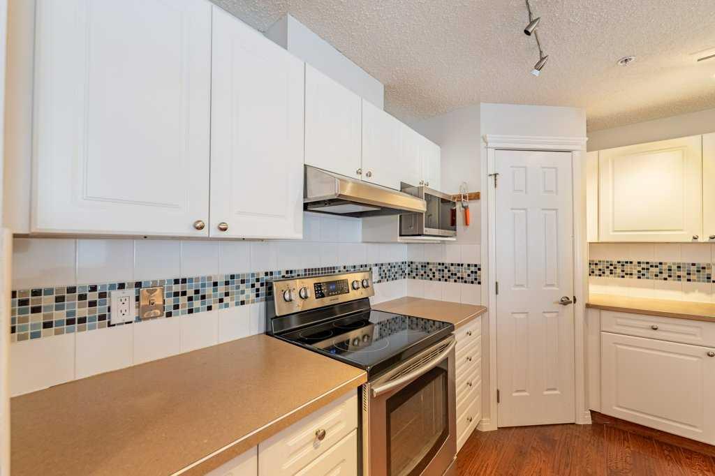 2212 34 Avenue SW #3 photo 4