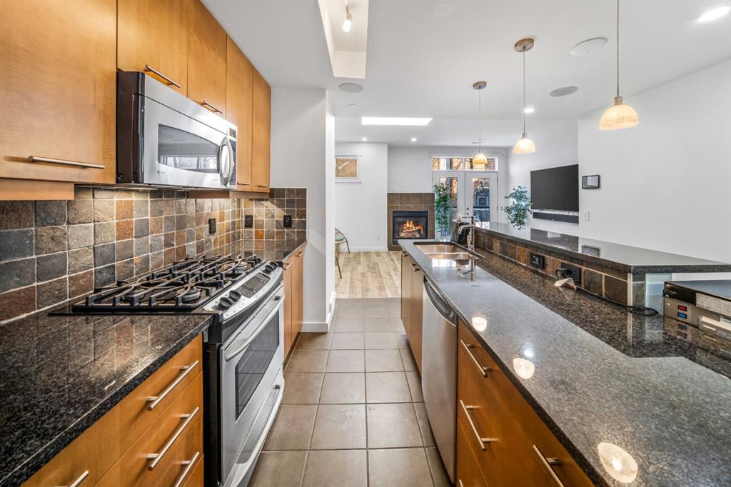 156 9 Street NE photo 2