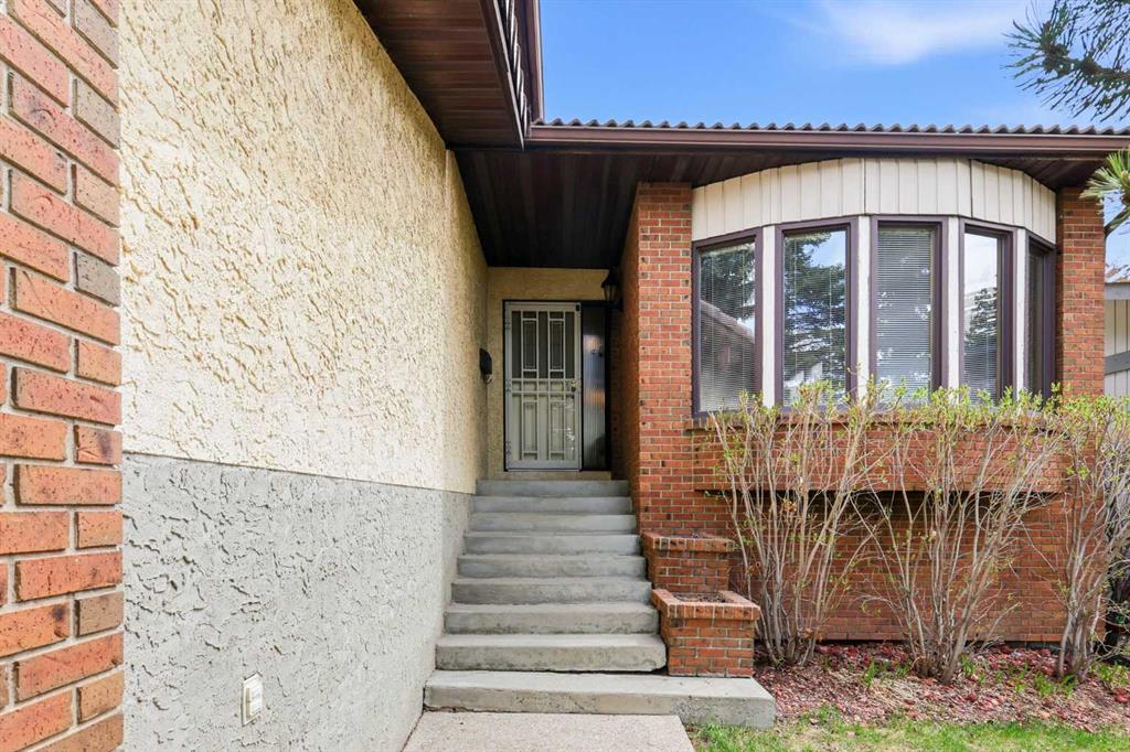 149 Edgehill Drive NW photo 2