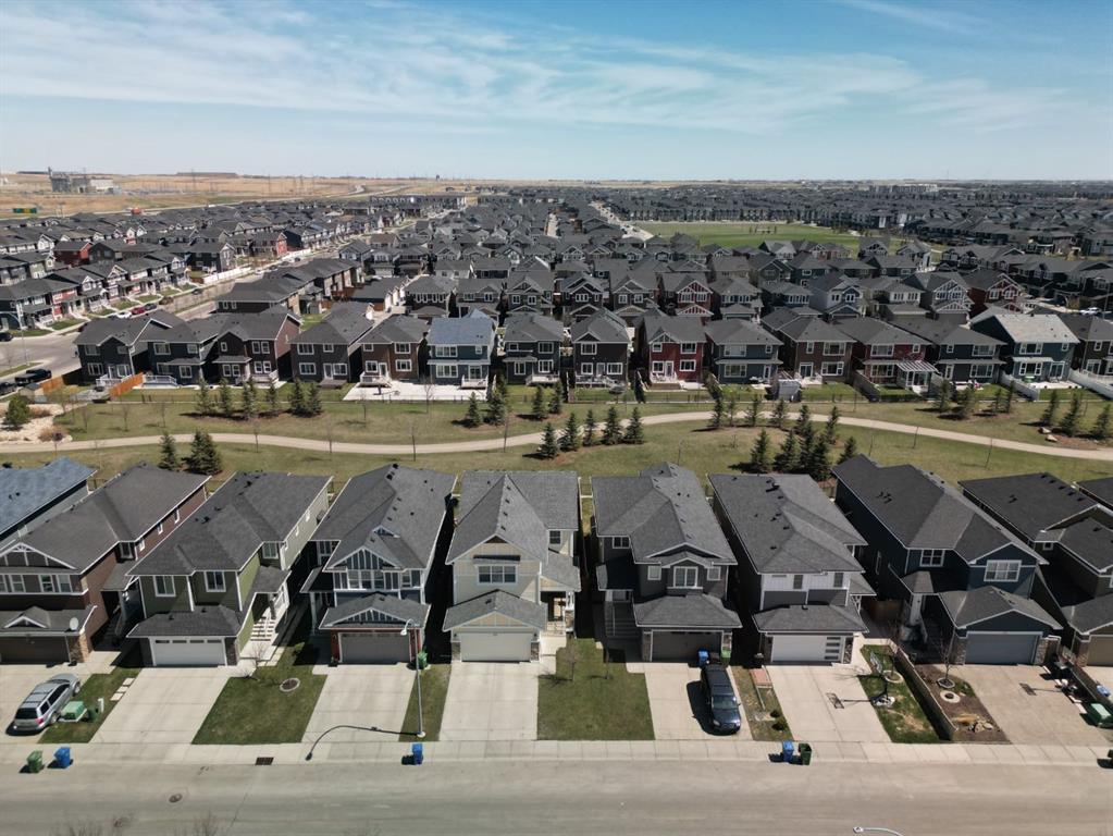 30 Redstone Parade NE photo 3