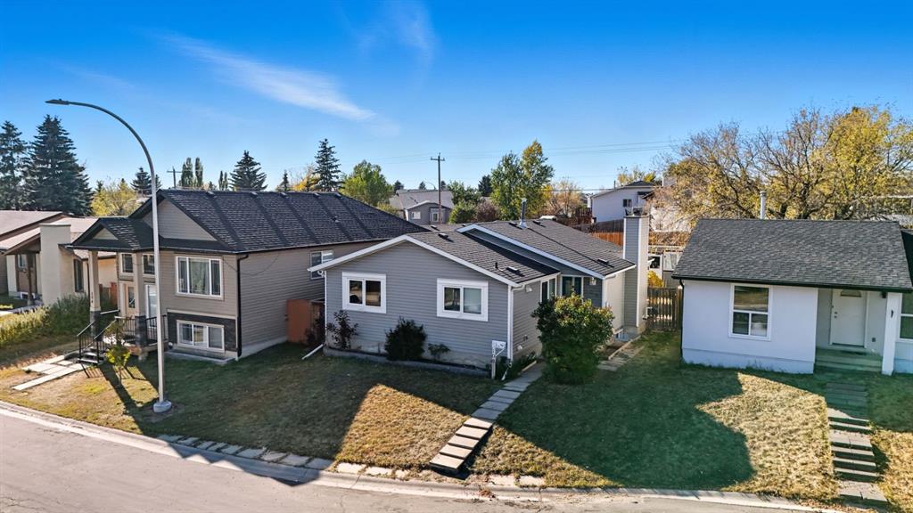 108 Falchurch Crescent NE photo 2