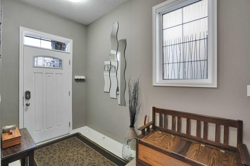 109 Cranleigh Place SE photo 2