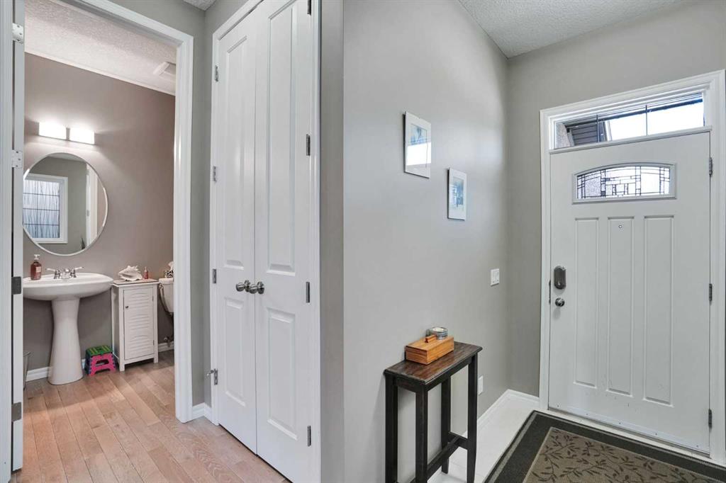 109 Cranleigh Place SE photo 3
