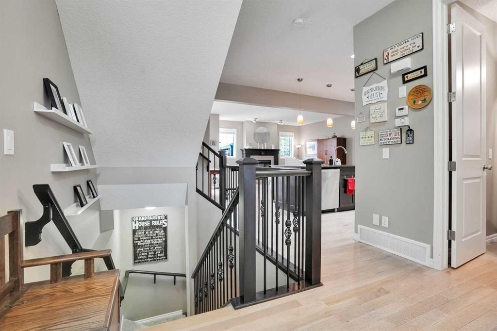 109 Cranleigh Place SE photo 4