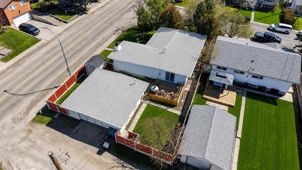 6451 70 Street NW photo 3