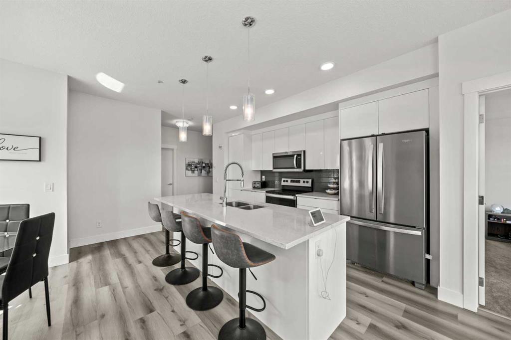 19661 40 Street SE #305 photo 3