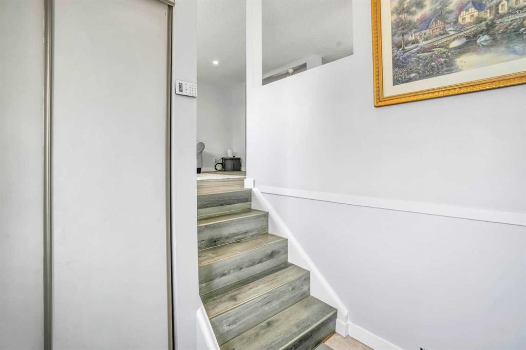 76 Aberfoyle Close NE photo 3
