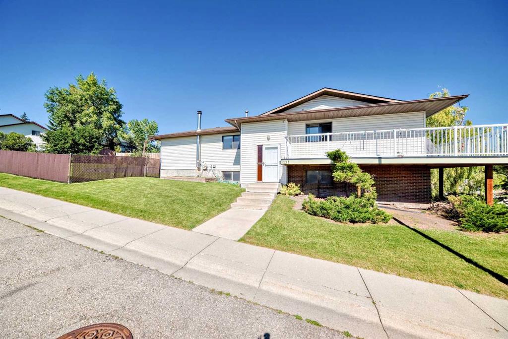 131 Ranchlands Court NW photo 2