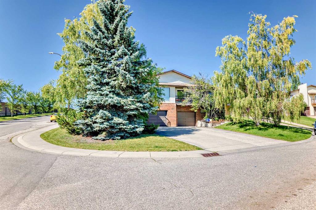 131 Ranchlands Court NW photo 3