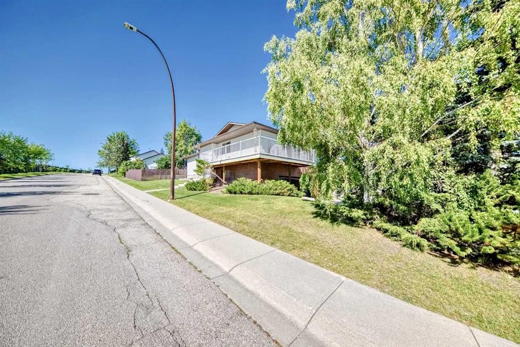131 Ranchlands Court NW photo 4