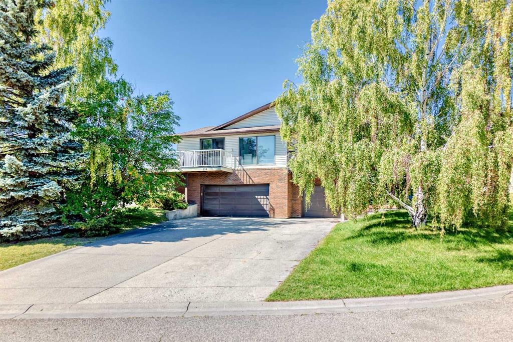 131 Ranchlands Court NW photo 5