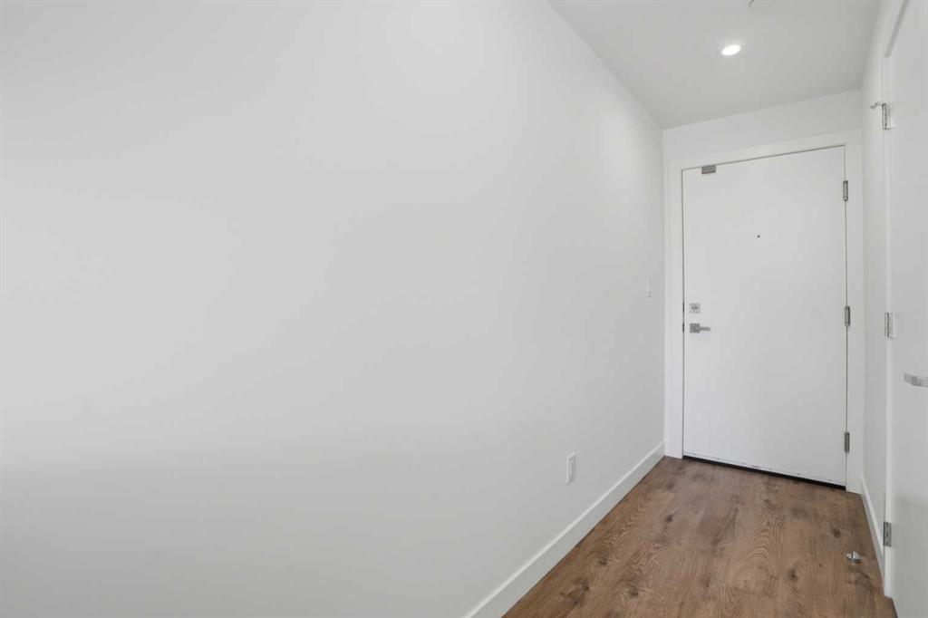 310 15 Avenue SW #309 photo 4