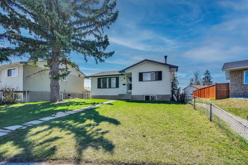 43 Maranda Close NE photo 4