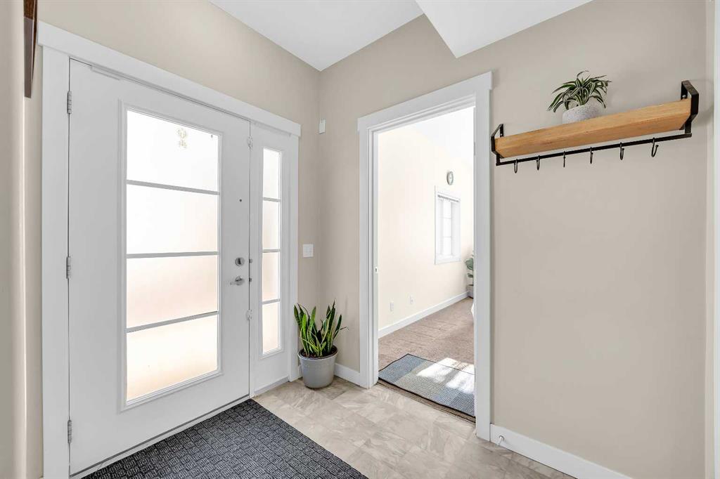 405 Redstone View NE photo 4