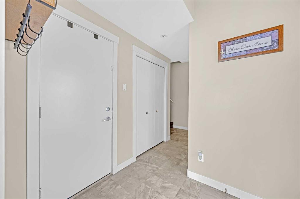 405 Redstone View NE photo 5