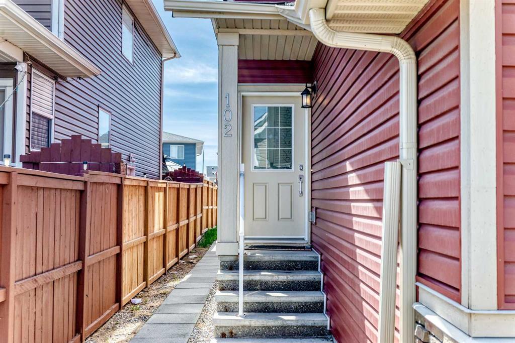 102 Saddlelake Terrace NE photo 4