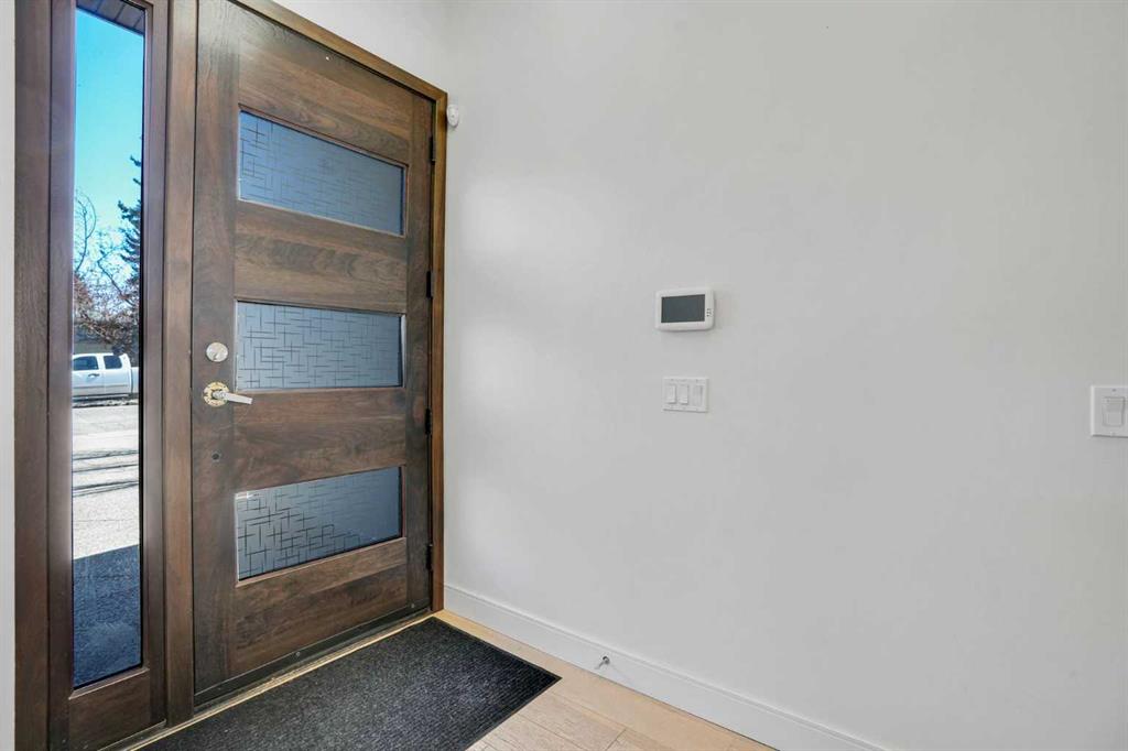 2505 21 Street SW photo 4