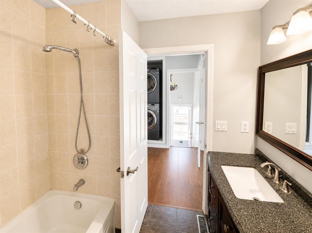 422 40 Street NE photo 4