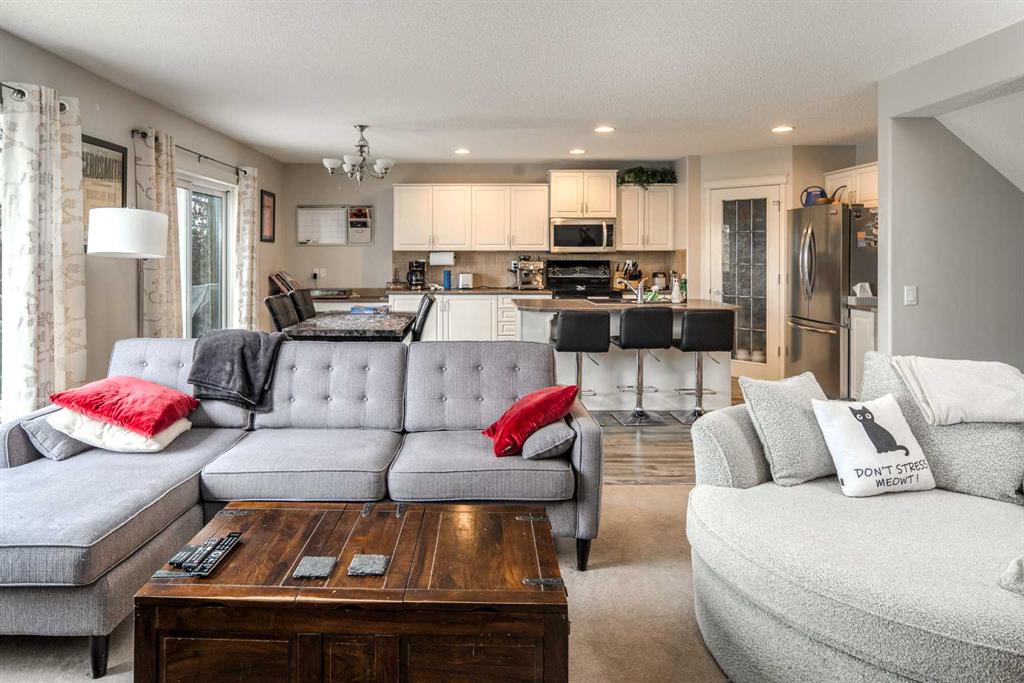 4 Springbank Bay SW photo 2