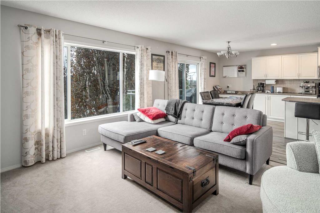 4 Springbank Bay SW photo 3