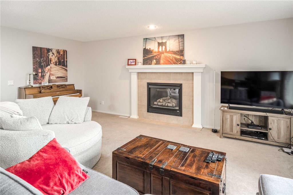 4 Springbank Bay SW photo 4