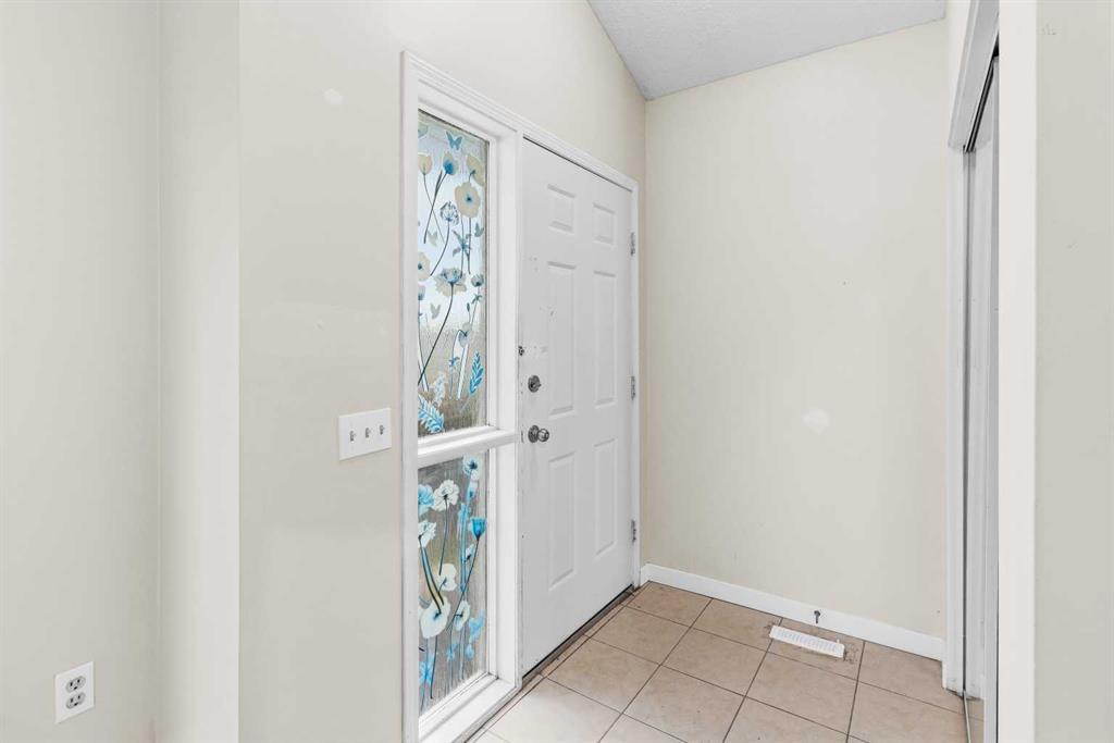 37 Martingrove Way NE photo 3