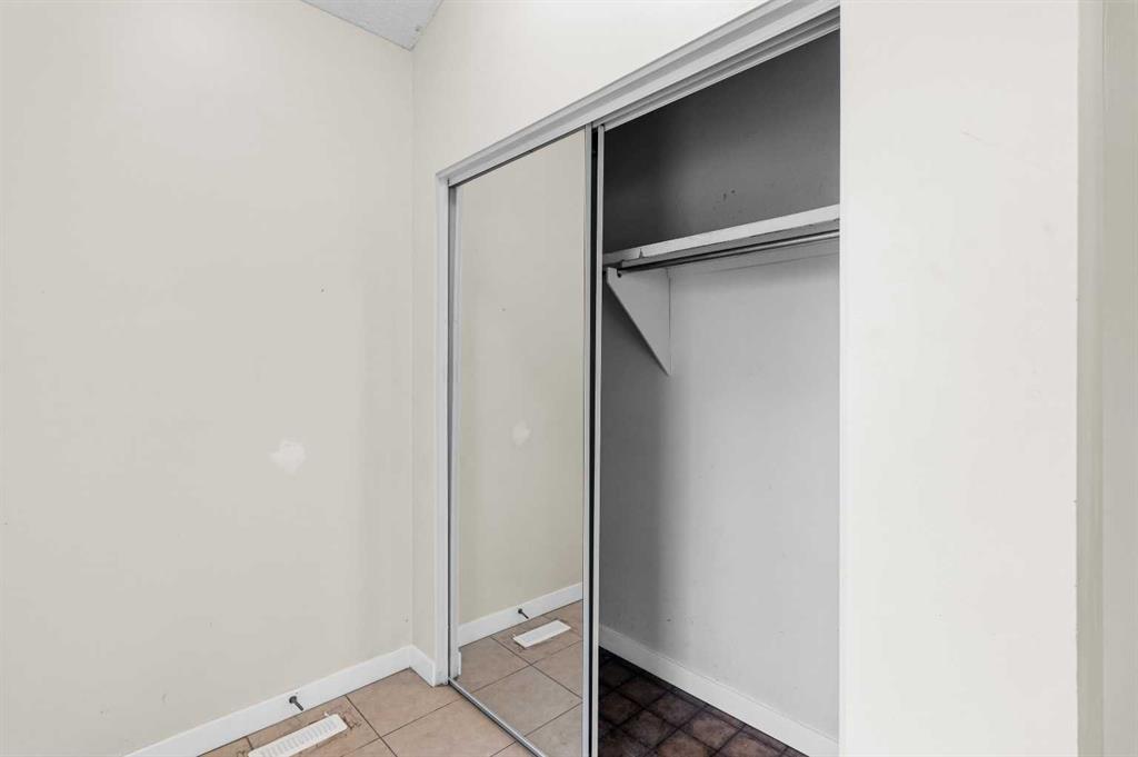 37 Martingrove Way NE photo 4