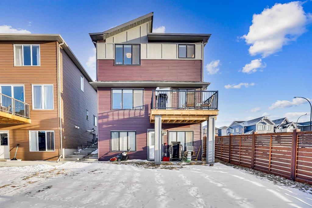210 Lucas Close NW photo 3