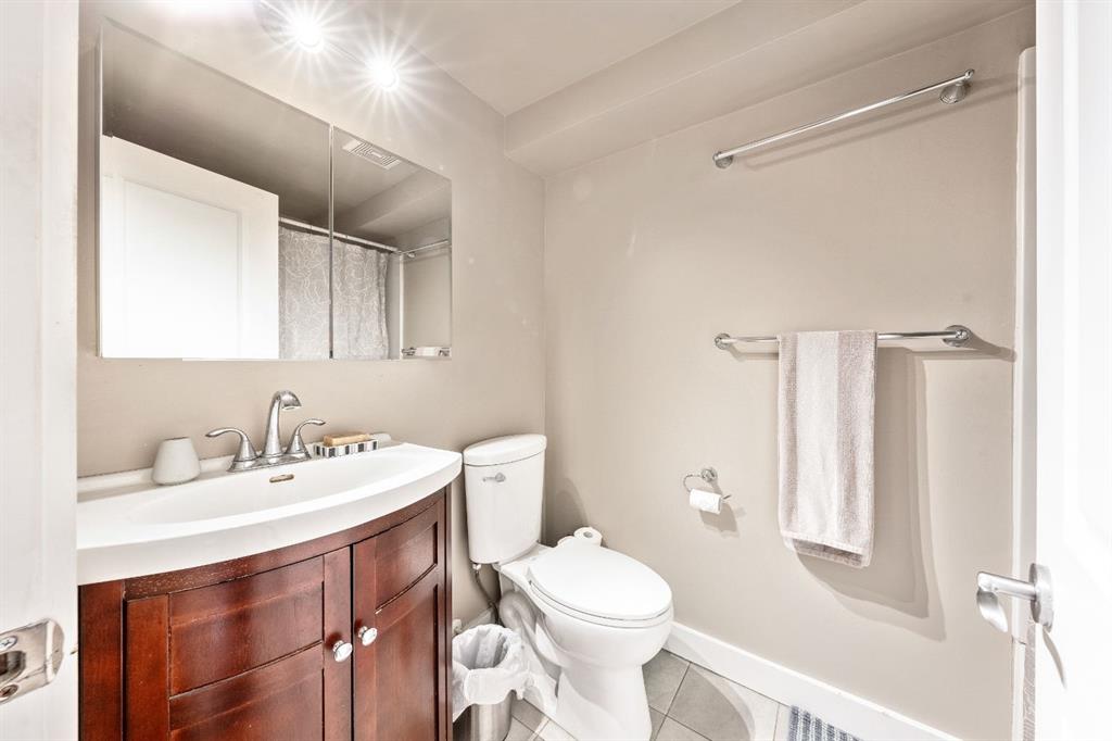 310 22 Avenue SW #4 photo 3