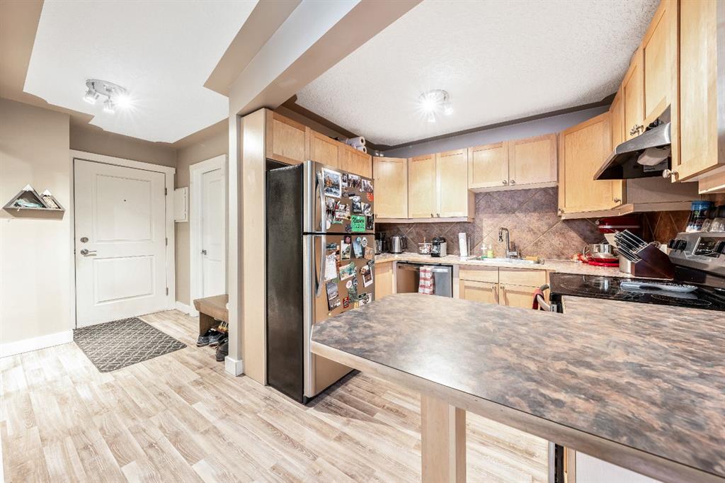 310 22 Avenue SW #4 photo 5