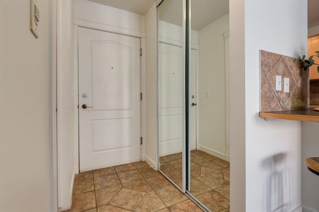 308 24 Avenue SW #105 photo 3
