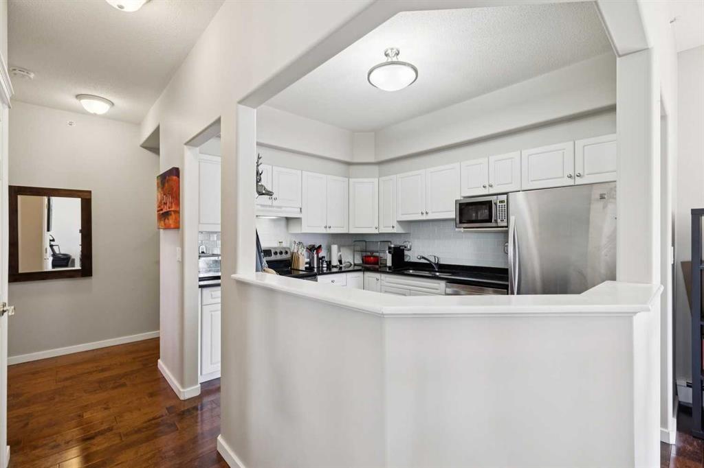1919 31 Street SW #301 photo 2