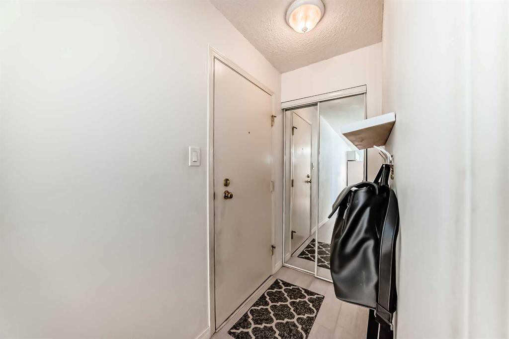317 14 Avenue SW #304 photo 3
