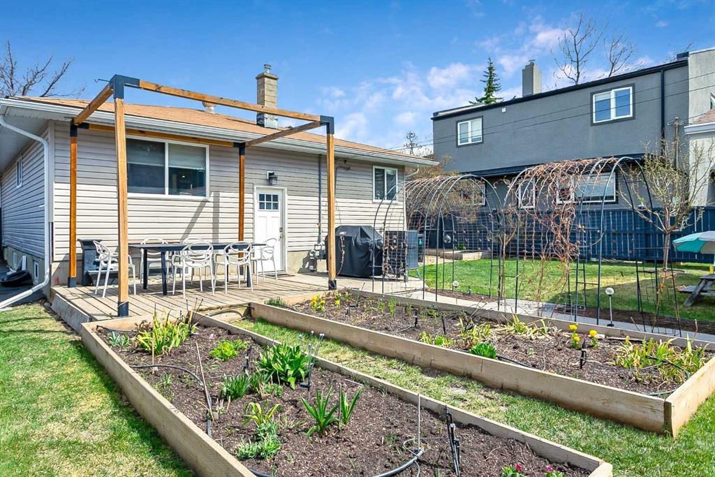 95 Hillgrove Crescent SW photo 2